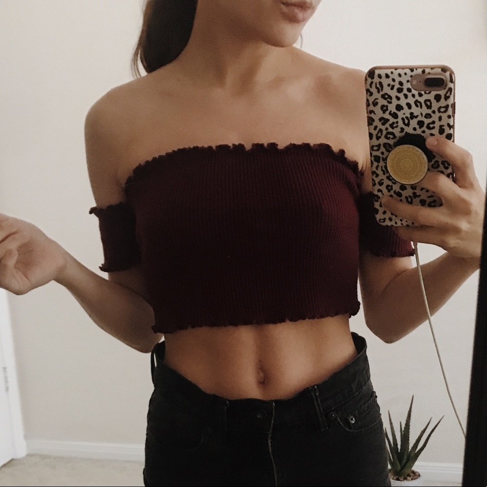 Off the shoulder top🤍